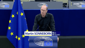 Read more about the article Martin Sonneborn, EU Abgeordneter über Ursula von der Leyen